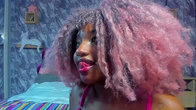 EMMAPARISS's cam snapshot