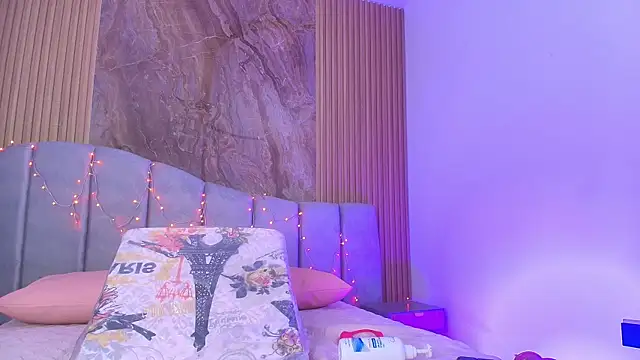 chloe_leroy_'s cam snapshot