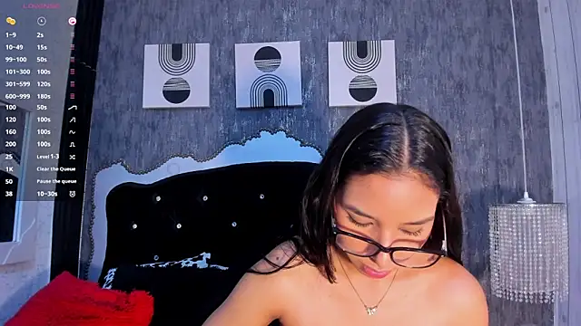 Luciaoregon's cam snapshot