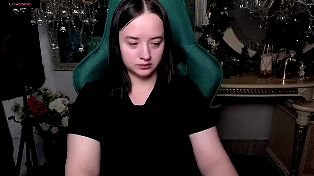 LaraBenson_'s cam snapshot