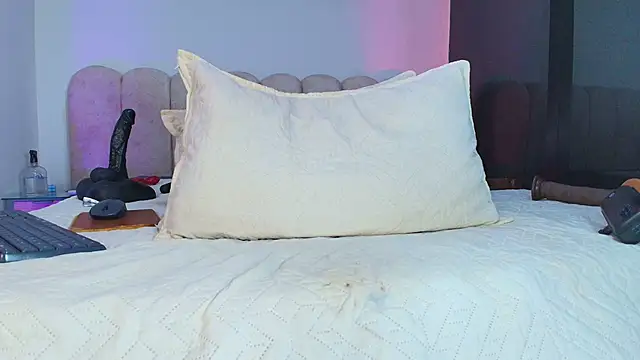 sofi_decker's cam snapshot