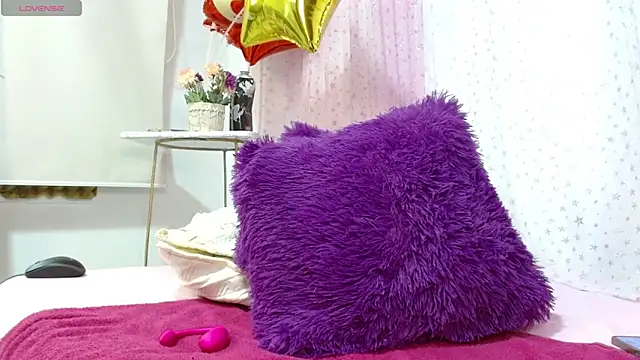 Carolinagarcia12345's cam snapshot