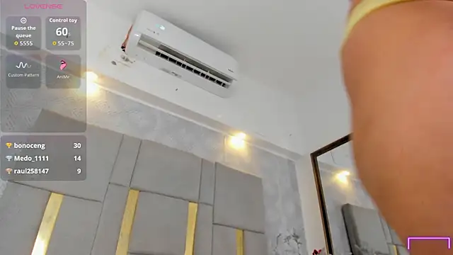 Camilaa_Sanchez_'s cam snapshot