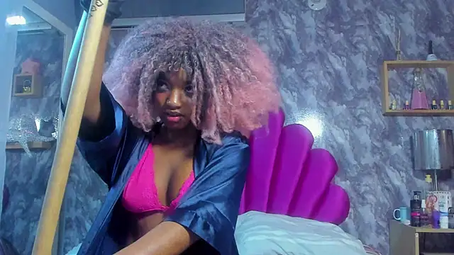 EMMAPARISS's cam snapshot