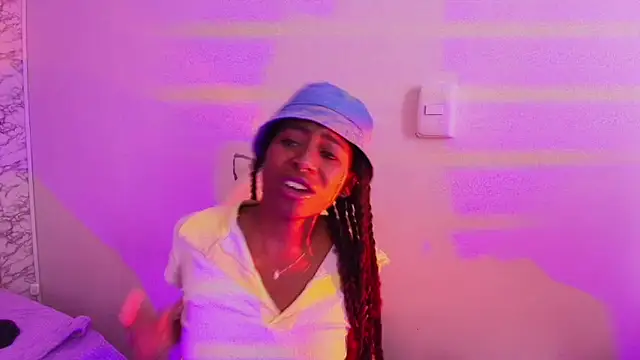 Queen_perla_'s cam snapshot