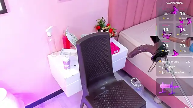 alana_glasses's cam snapshot