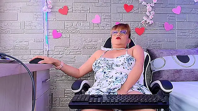 naomi_diamond_'s cam snapshot