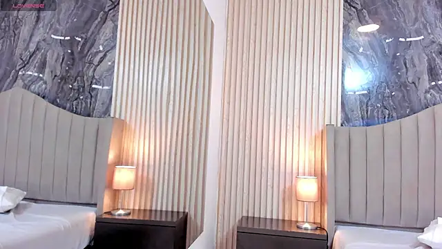 Aisha_Loren's cam snapshot