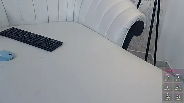 aura_sanders1's cam snapshot