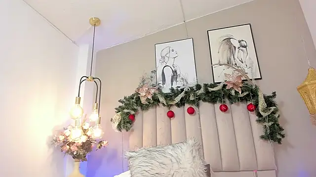 EmilyMiller_22's cam snapshot