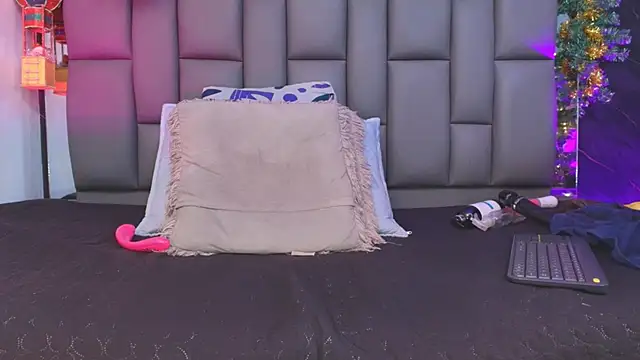 _MiaBrown_'s cam snapshot