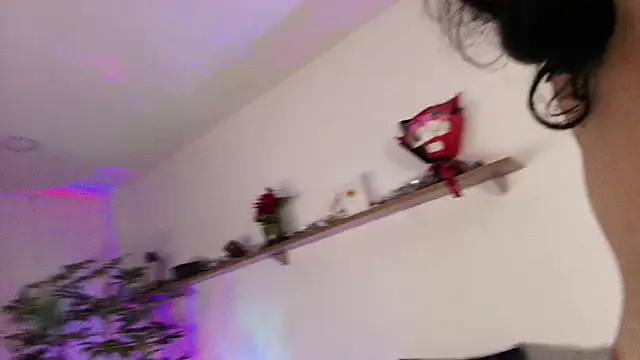 Elliee_'s cam snapshot