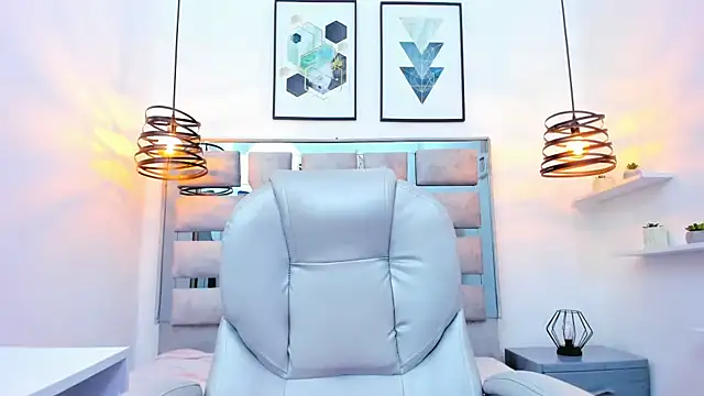 laura_stuar's cam snapshot