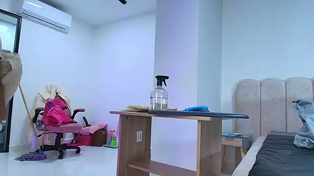 sofi_decker's cam snapshot