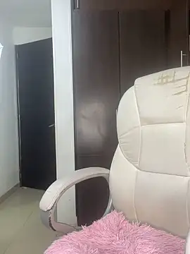 Valery_kitty18's cam snapshot