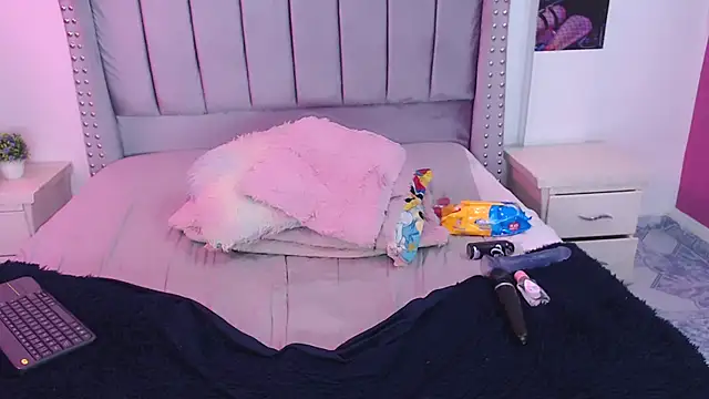 perla_hot_01's cam snapshot