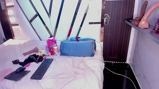 lola_hornei's cam snapshot