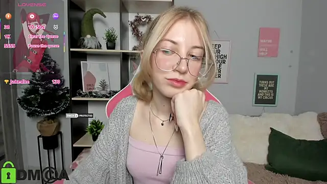 InfernoMia's web cam