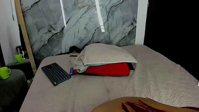 Luna_Ember's cam snapshot