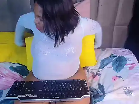 Olivia_Moore_'s cam snapshot