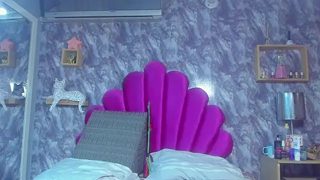 EMMAPARISS's cam snapshot