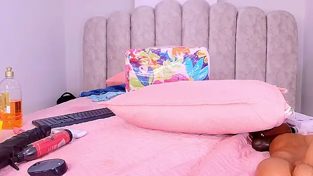 sharlott_miller's web cam