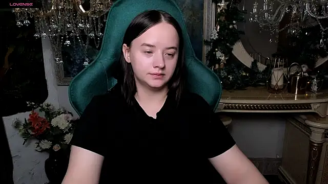 LaraBenson_'s cam snapshot