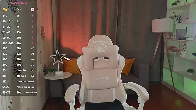 Lovella_Lips's cam snapshot