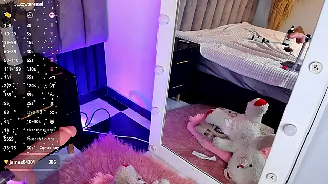 chelsea_bolton_'s cam snapshot