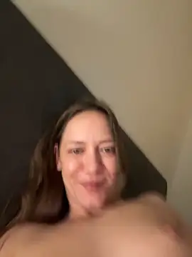 JulieLittleLove's cam snapshot