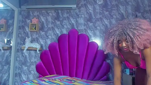 EMMAPARISS's cam snapshot