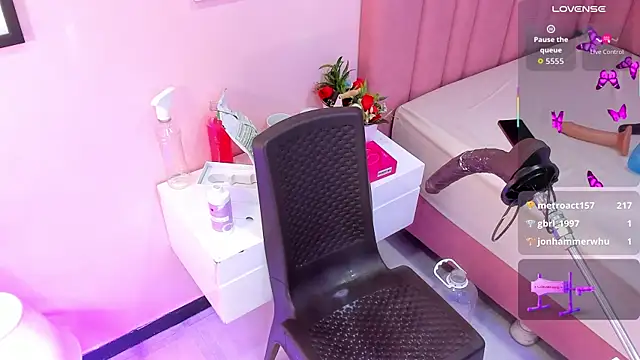 alana_glasses's cam snapshot