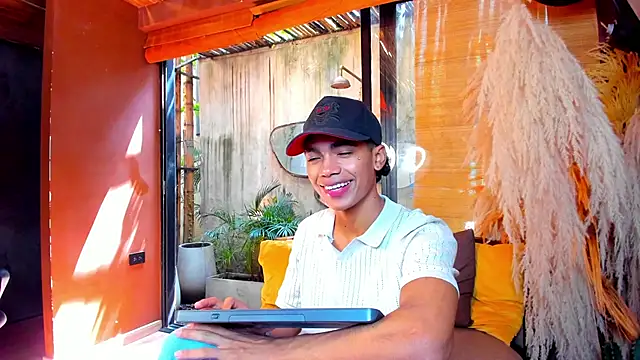 AlanCutee live sex cam