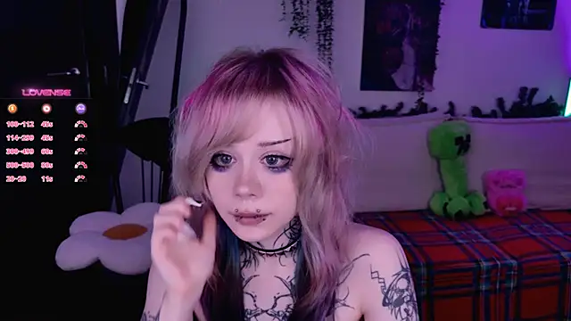 Lollyshy live sex cam