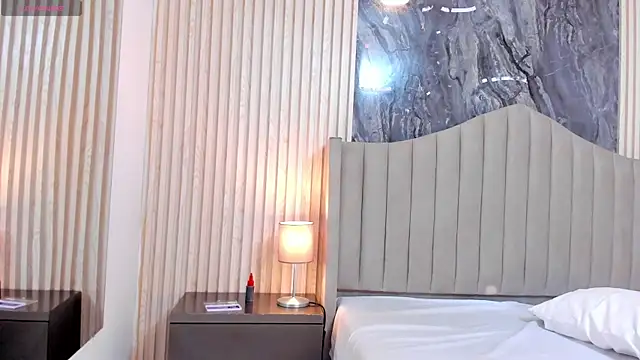 Aisha_Loren's cam snapshot