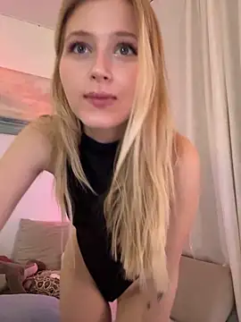 LunaRase live sex cam