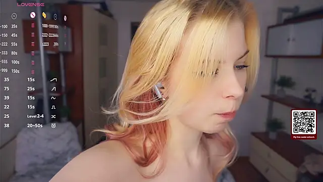 LynetHakes live sex cam