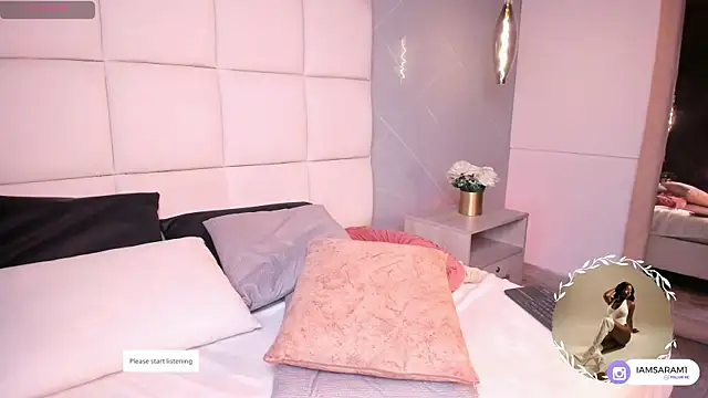 SaraMonroe1 live sex cam