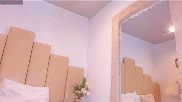 NicolleMonroe_ live sex cam