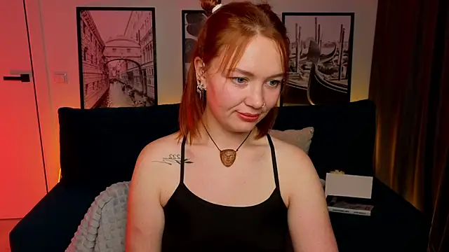 PaigeHalliwell_'s cam snapshot