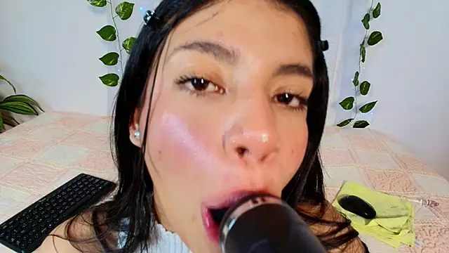 lucia_sweeet's cam snapshot