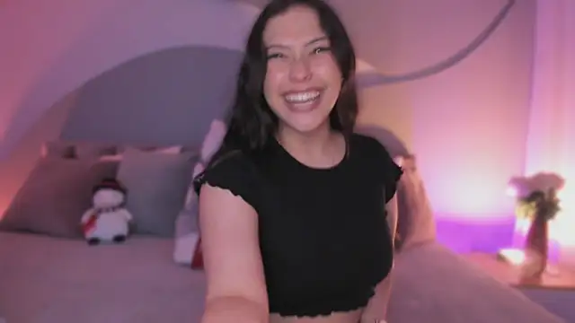 Nicolle_W's cam snapshot