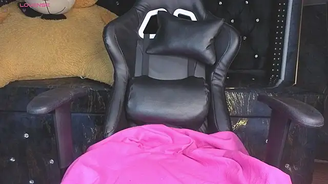 Kitty_fox_b's cam snapshot