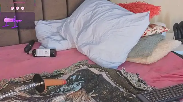 HelenaCole-'s cam snapshot