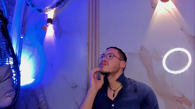 Aron_and_molly's cam snapshot