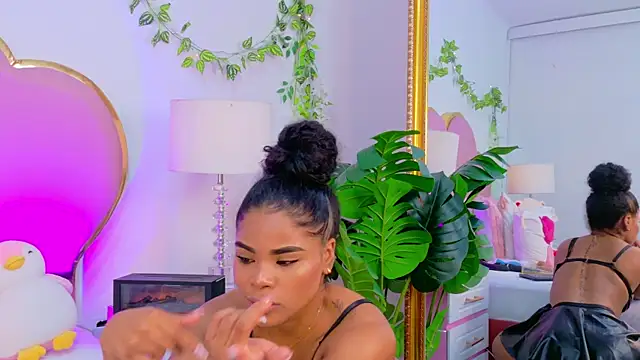 NahiaraReina's cam snapshot