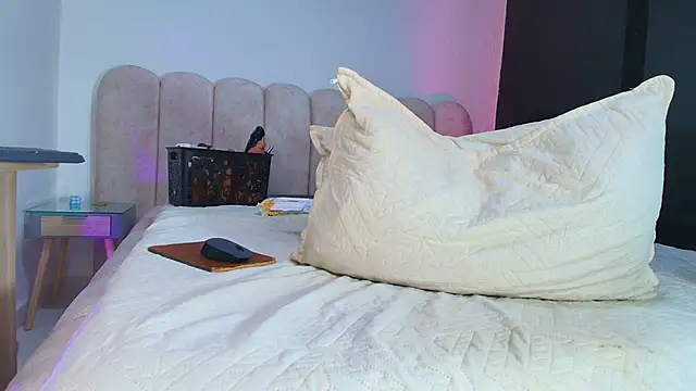 sofi_decker's cam snapshot