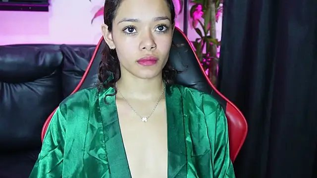 sara_sharma_'s cam snapshot