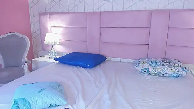 BellaSwwan's cam snapshot