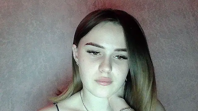 SweetLoraa's web cam